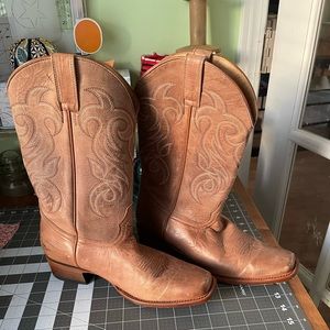 Cowgirl boots size 11